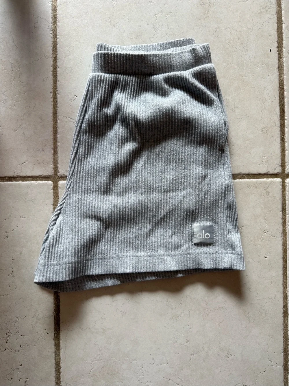 Alo Muse Ribbed Shorts In Athletic Heather Grey